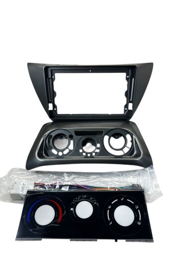 Mitsubishi Lancer 2004-2008 9 Multimedya Çerçevesi (Yüksek kalite)